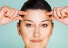 Wie man Stirnfalten auf natürliche Weise reduzieren kann