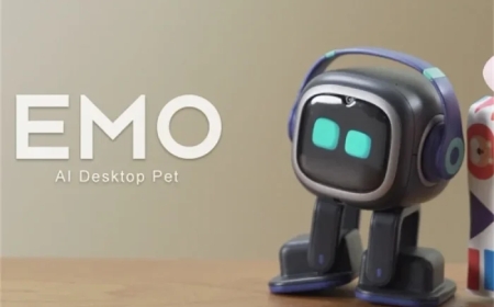 Meet the Smart EMO Robot: Your New AI Friend That Thinks, Learns, and Feels
